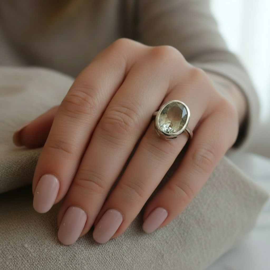 Anello prasiolite lifestyle senza tattoo