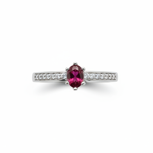 Anello in argento 925 con rubino vista dall'alto