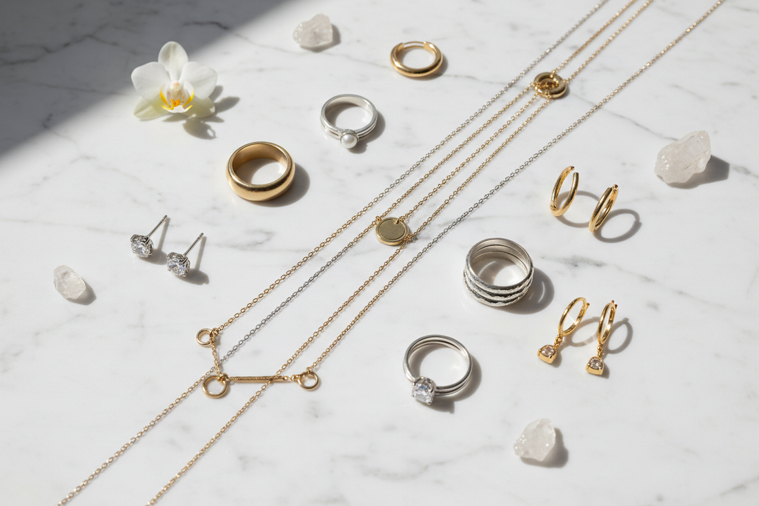 Come abbinare i gioielli all'outfit: guida pratica stagionale