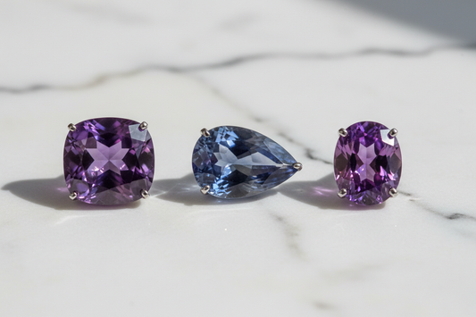Pietre preziose viola: ametista, tanzanite e spinello viola a confronto