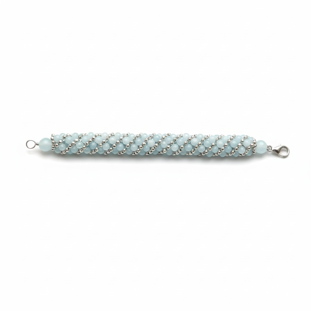 Bracciale acquamarina flat lay sfondo bianco