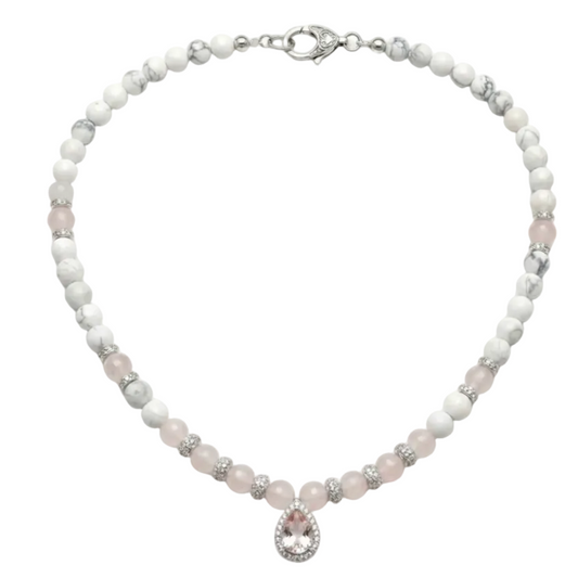Collana sfondo bianco