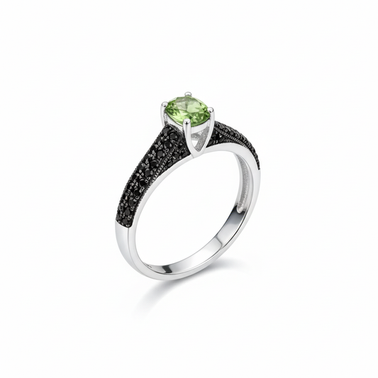 Anello in argento 925 con tormalina verde vista tre quarti