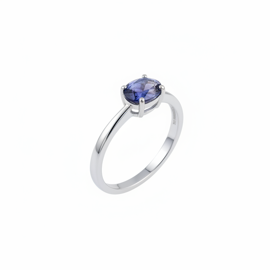 Ring aus 925er Silber mit ovalem Iolith