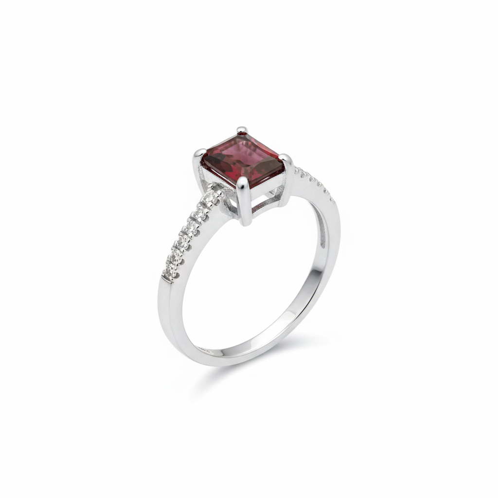 Anello in argento 925 con granato vista tre quarti