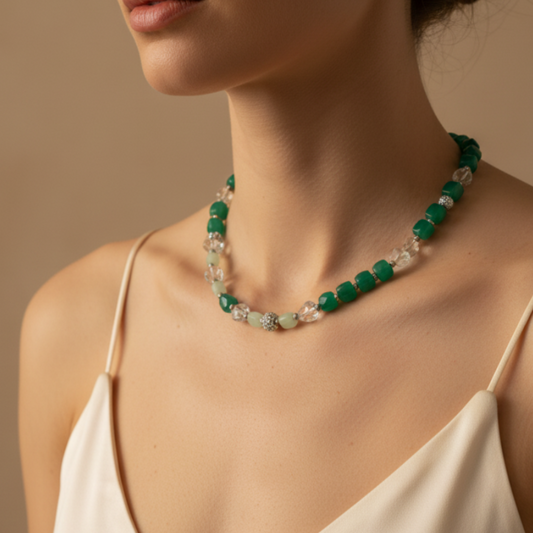 Collana onice verde lifestyle indossata