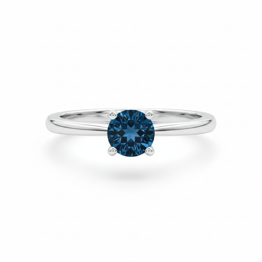 Anello con topazio blu vista frontale
