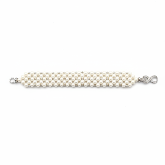 Bracciale in perle di fiume con chiusura infinito - sfondo bianco